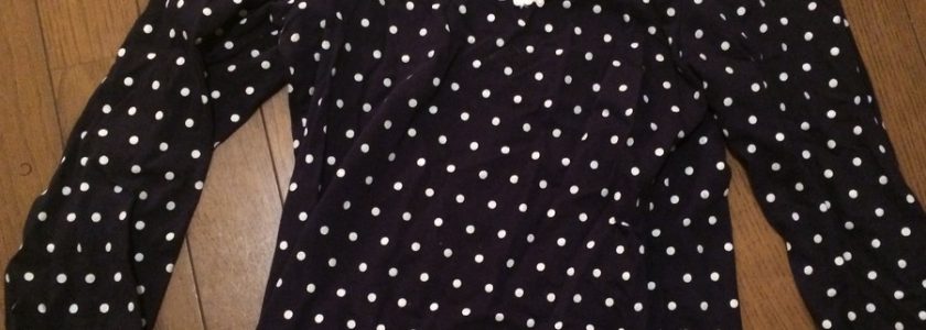 針と糸だけでできる!お気に入りの服を長く楽しむためのダーニング(補修)術